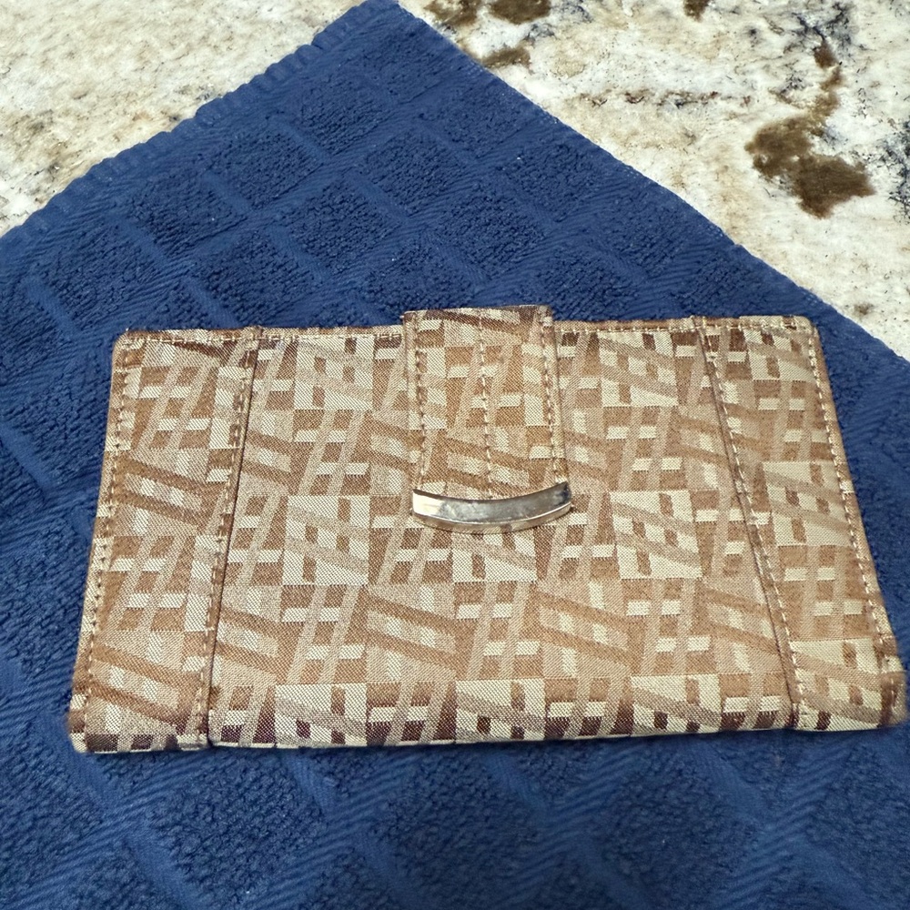Geometric Patterned Tan Wallet - Picture 1 of 4